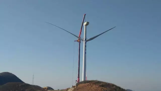 山东省沃尔电力东大寨风电场实地吊装