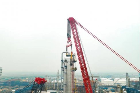 SCC40000A“红色巨无霸”完成首吊，中国力量再登世界巅峰